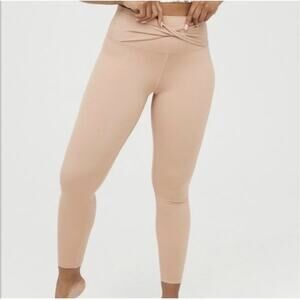 Offline by Aerie Real Me Hi-Rise 7/8 Twist Tan Nude Leggings Size Medium - EUC